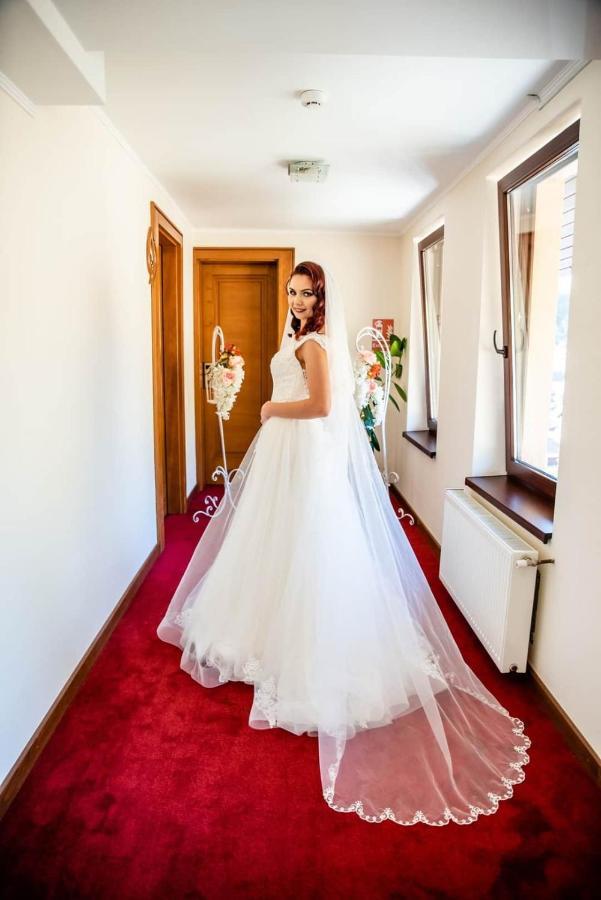 Hotel Dennis Medgyes Kültér fotó