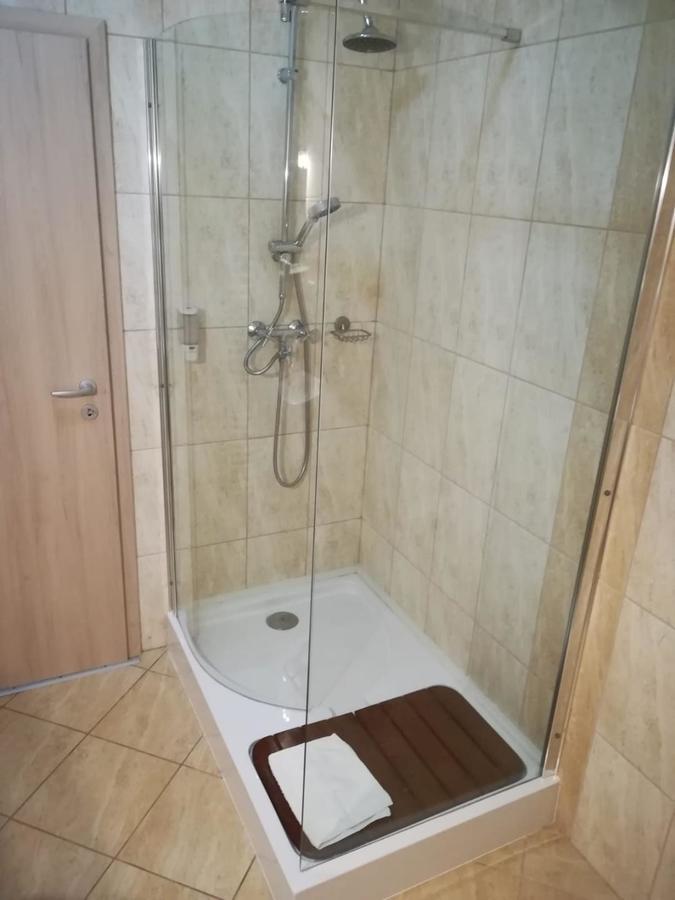 Hotel Dennis Medgyes Kültér fotó