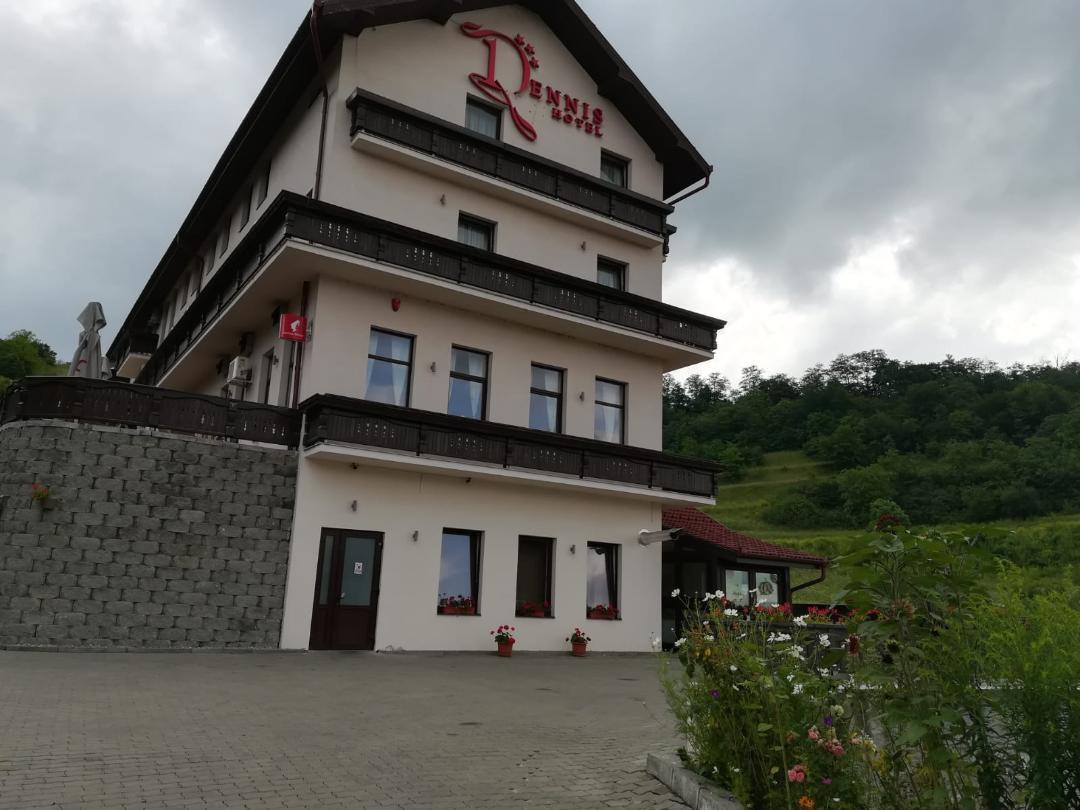 Hotel Dennis Medgyes Kültér fotó