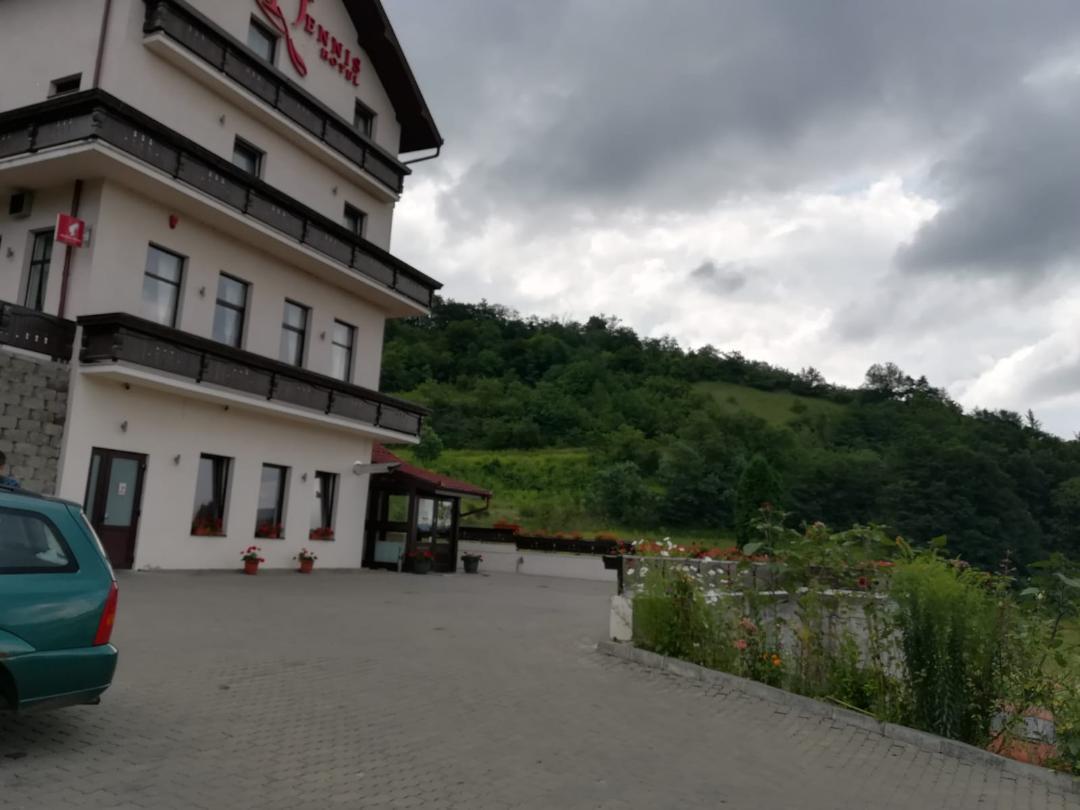 Hotel Dennis Medgyes Kültér fotó