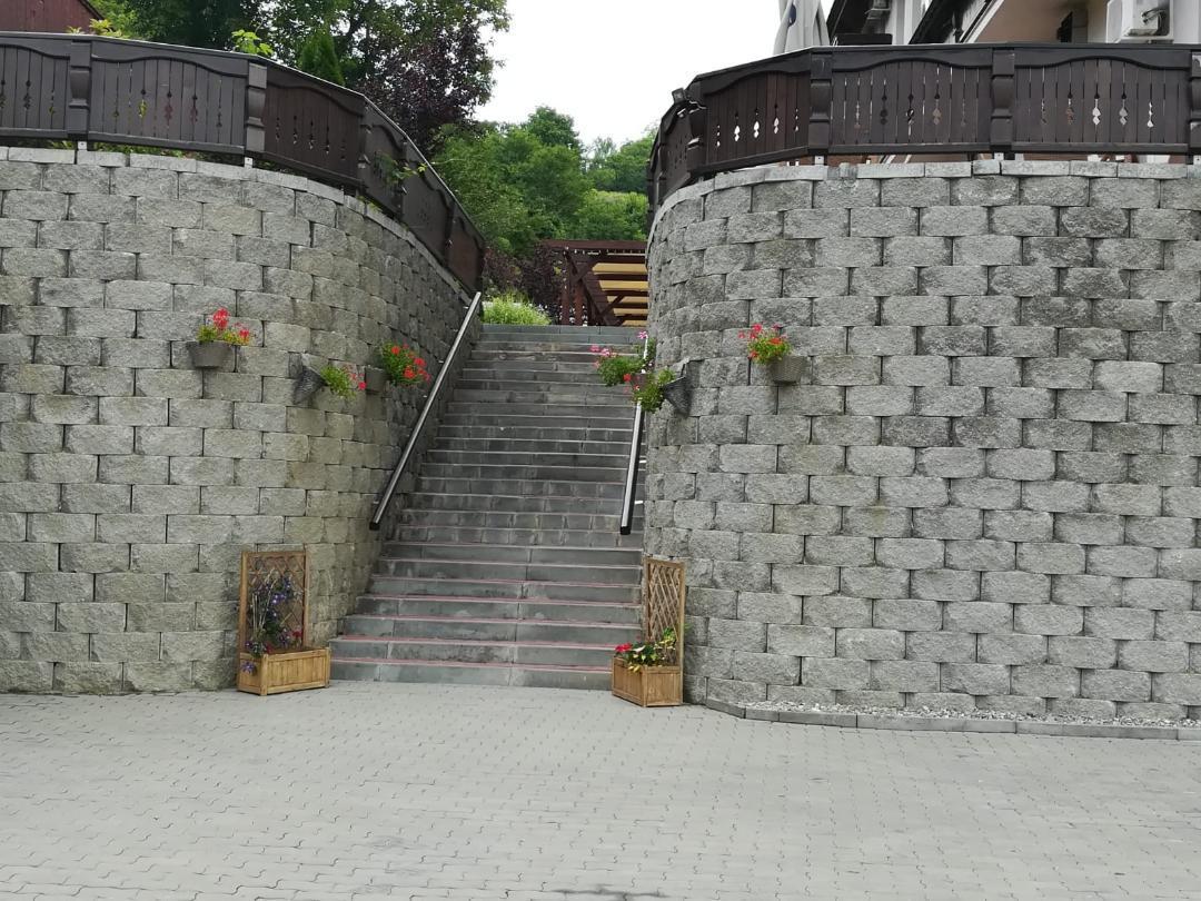 Hotel Dennis Medgyes Kültér fotó